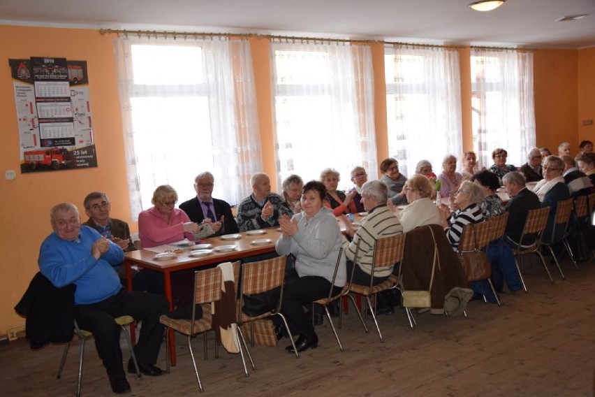 Spotkanie u pani Ani Sobolewskiej. Seniorzy uczyli się resuscytacji ZDJĘCIA, WIDEO