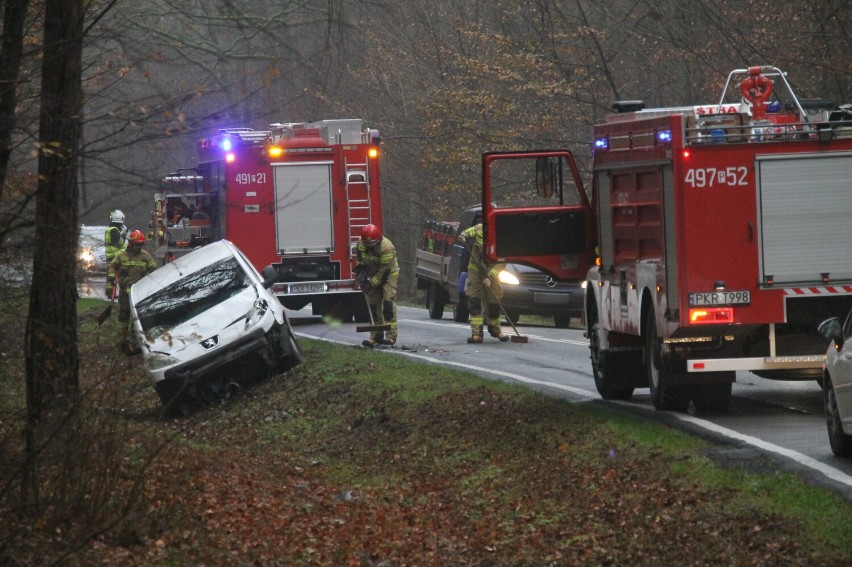 Dwie kolizje na trasie Krotoszyn-Sulmierzyce i dwa mandaty po ponad 1 tys. zł [ZDJĘCIA]