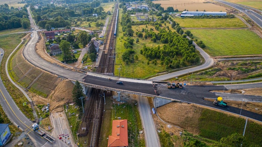 Trwają prace budowlane przy drodze ekspresowej S6 między...