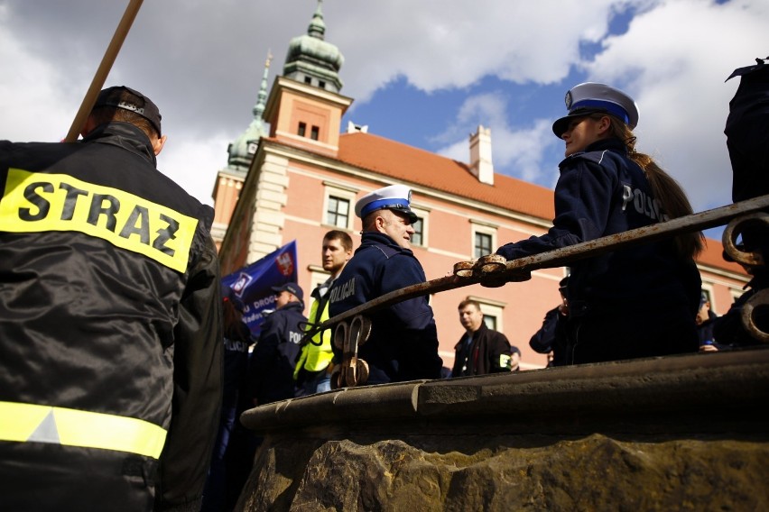 Protest policjantów w Warszawie. Mundurowi domagają się...