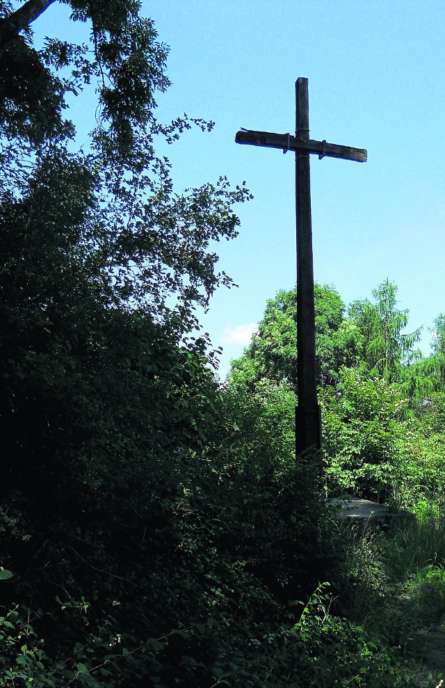 Ustawiony w 1935 roku 7-metrowy krzyż na Marcince dziś skutecznie zasłaniają drzewa. Nowy ma być trzy razy wyższy