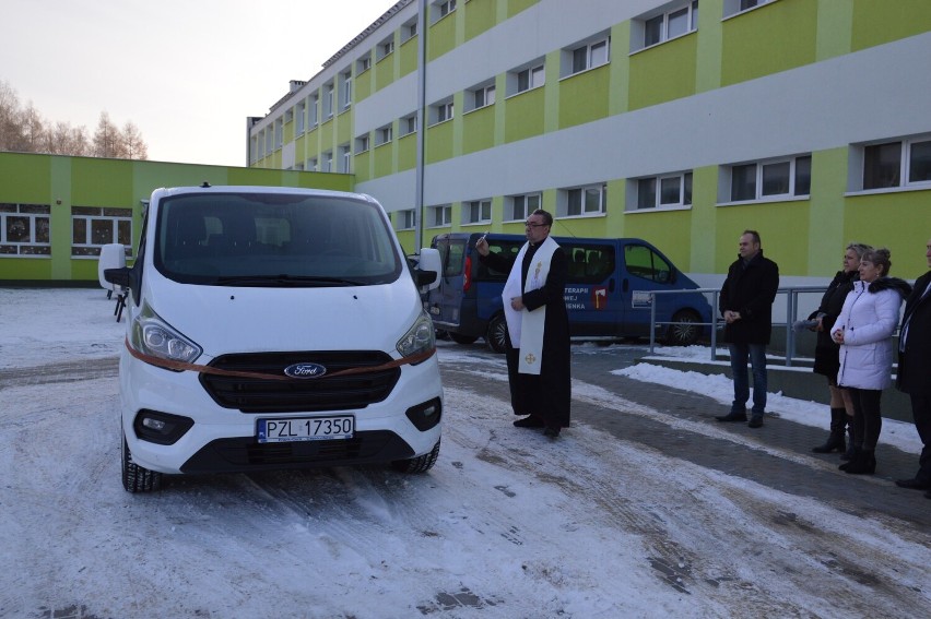 Warsztat Terapii Zajęciowej w Krajence ma nowy samochód Ford Transit ze środków Państwowego Funduszu Rehabilitacji Osób Niepełnosprawnych 
