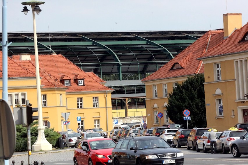 Remontowy zastój na stacji Legnica. Nowy wykonawca ma być wyłoniony do końca roku