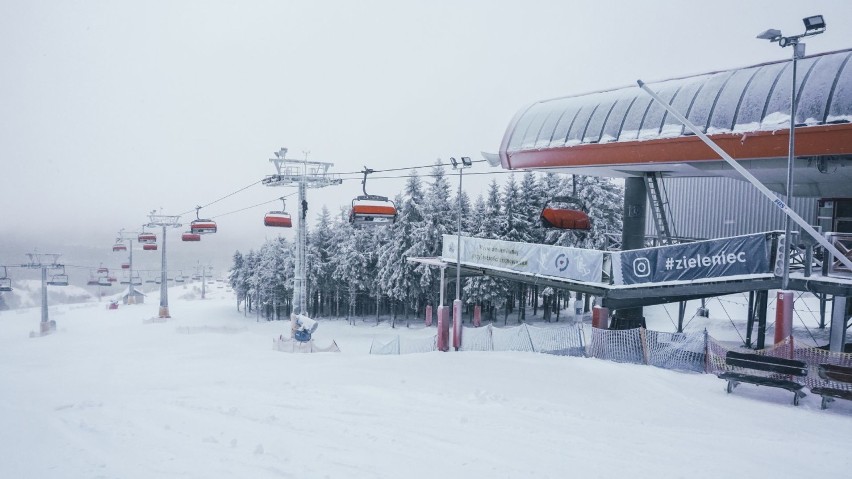 Sylwester w Zieleniec SKI Arena. Śniegu przybywa! [ZDJĘCIA]