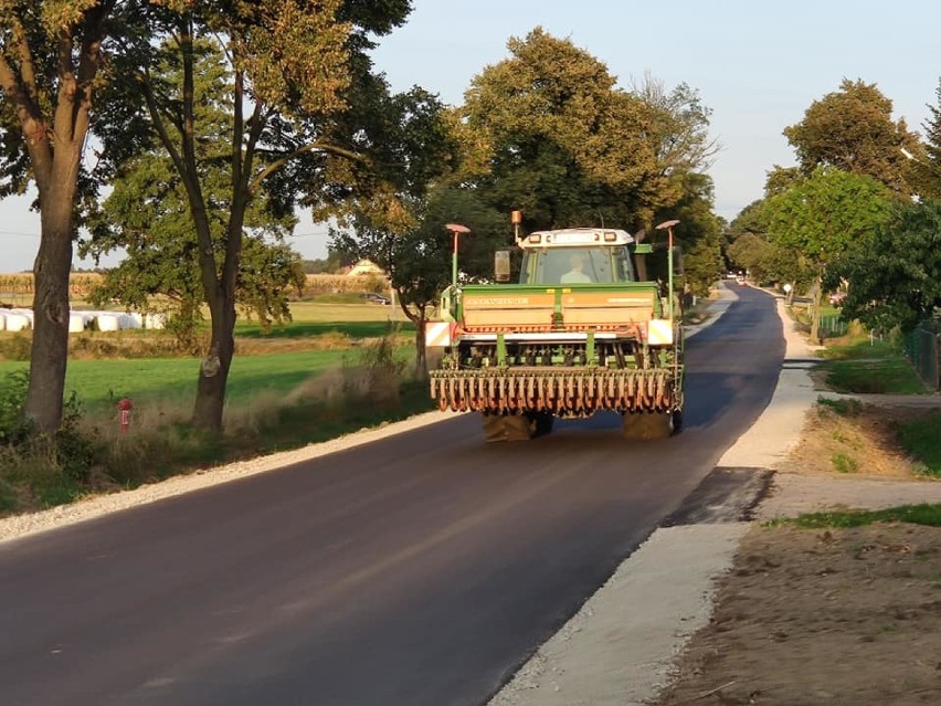Remont drogi powiatowej nr 4311P relacji Strzydzew - Broniszewice w miejscowości Czermin dobiegł końca