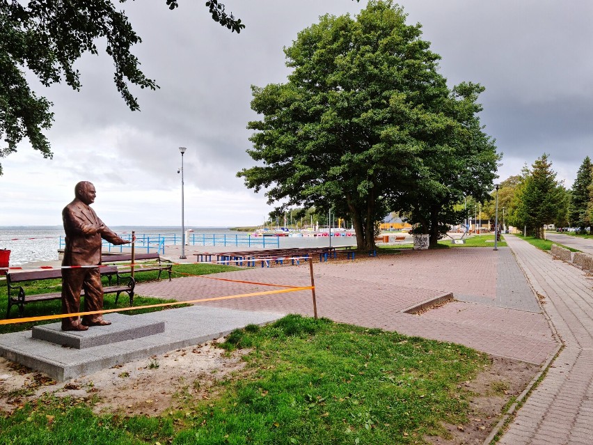 Pomnik - Przemysława Gosiewskiego - stanął w pobliżu Jeziora...