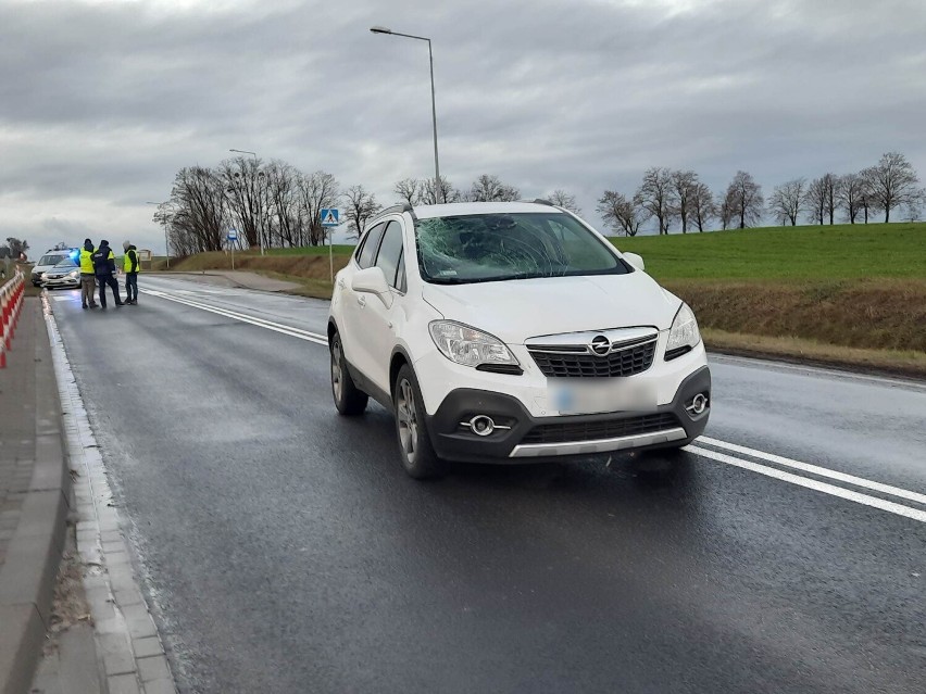 Niebezpieczne zdarzenie na DK 434! W okolicy Kotowa samochód potrącił nastolatka na przejściu dla pieszych