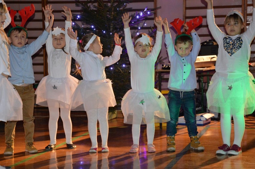 Kiermasz świąteczny w szkole w Leśnicach