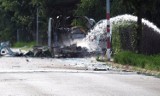 Śląskie: Eksplozja furgonetki z gazem. Policja czeka na schłodzenie zbiorników, by móc zebrać ślady