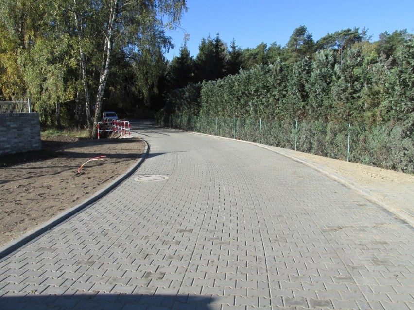 Nowe chodniki i jezdnia w Karpicku już gotowe
