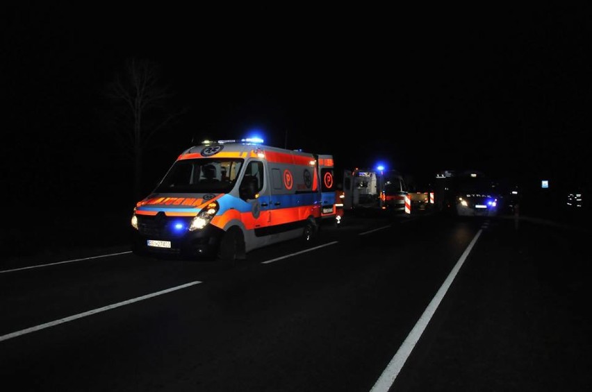 Już dwa groźne wypadki w święta na drogach pow. sieradzkiego. Pod Smardzewem zderzyły się cztery auta, w Sieradzu rozbił motocyklista (fot)