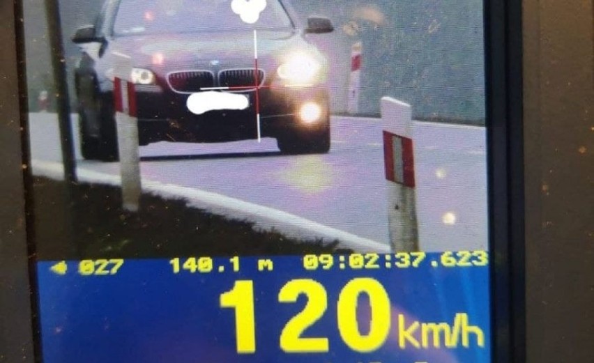 Ostrołęka. Policyjna grupa „Speed” w walce z drogowymi piratami. Kierowca BMW jechał 120 km/h w terenie zabudowanym. 13.12.2021