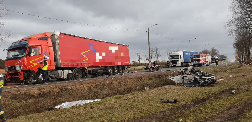 Poświętne. Tragiczny wypadek na DK8. Zderzenie osobówki z...