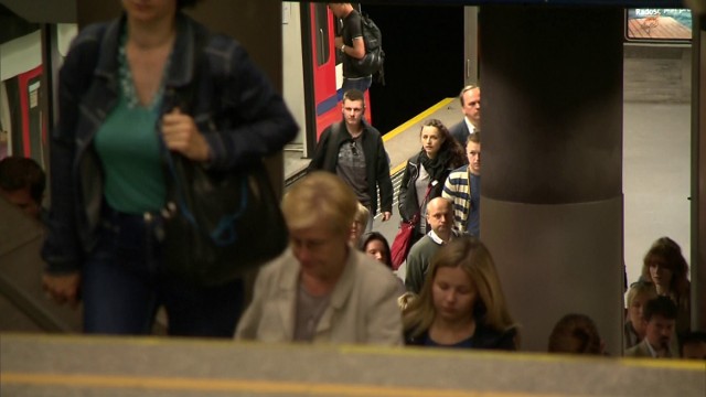 Metro zamknięte. Warszawiacy sobie radzą [wideo]