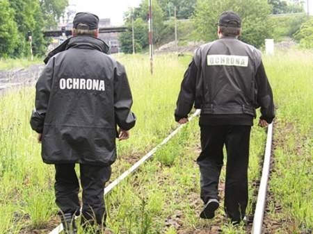 Pracownicy ochrony ZG Piekary często interweniują, kiedy widzą złodziei, którzy kradną złom i elementy szyn kolejowych.