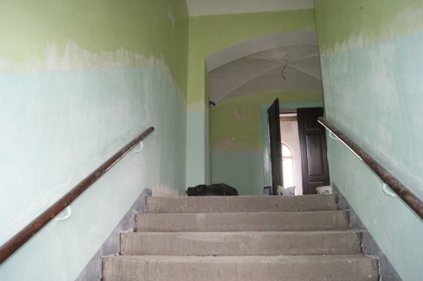 Grodzisk Wielkopolski: W budynku Szkoły Podstawowej nr 2 trwają prace remontowe [GALERIA ZDJĘĆ]