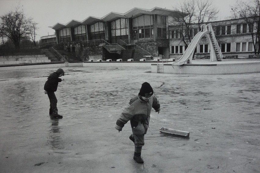 Ludzie uchwyceni w Sosnowcu na zdjęciach z lat 80. i 90....