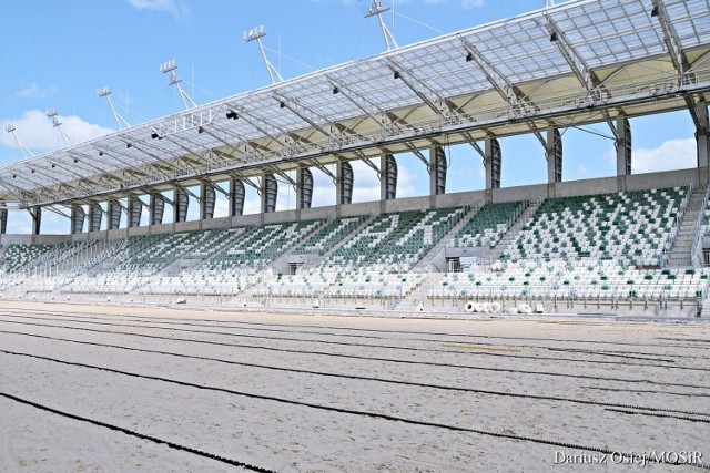 Kończy się wieloletnia saga z budową stadionu Radomiaka Radom. MOSiR ogłosił, że zakończyły się prace budowlane.