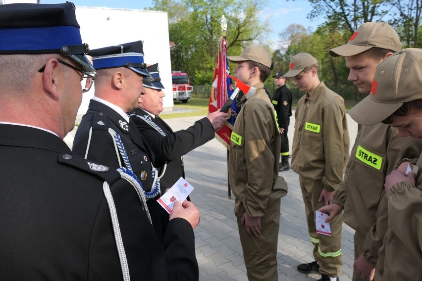 Członkowie Młodzieżowej Drużyny Pożarniczej przy OSP Łękawa...