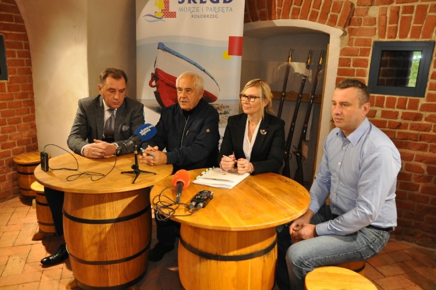 Od lewej: starosta Tomasz Tamborski, Bogdan Błaszczyk, Anna...