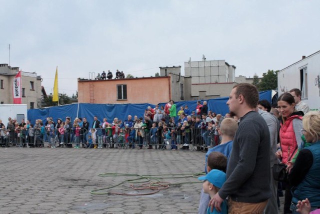 Monster Truck w Chodzieży: Widowiskowe show na targowisku [ZDJĘCIA]