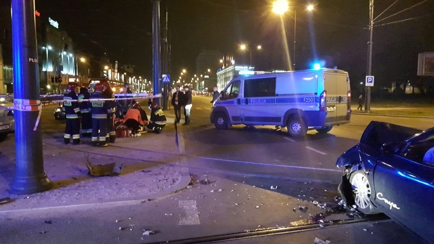 Wypadek policyjnego radiowozu na Piłsudskiego w Łodzi. Trzy osoby ranne [ZDJĘCIA, FILM]