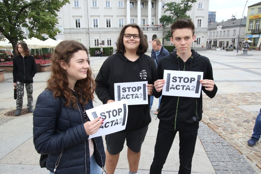 Nie chcą ograniczenia wolności w internecie. Skromny protesty przeciwko ACTA2 w Kielcach