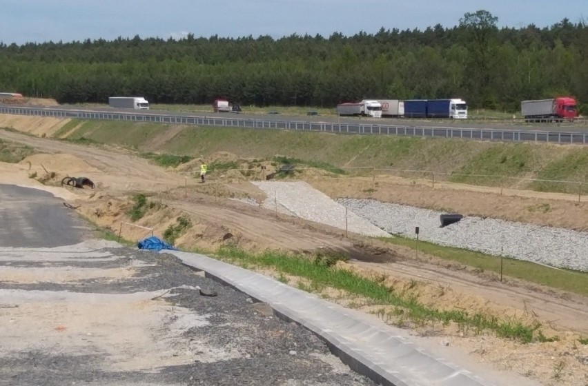 Tak wygląda rozgrzebana budowa drogi S3 między Polkowicami i...