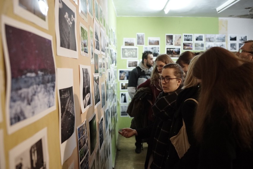 Wernisaż wystawy "Transformacje" zgromadził w Pix.House tłum fotografów