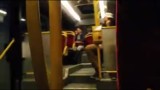 Imprezowy autobus. W takich warunkach pojeździcie tylko na Targówku! [WIDEO]