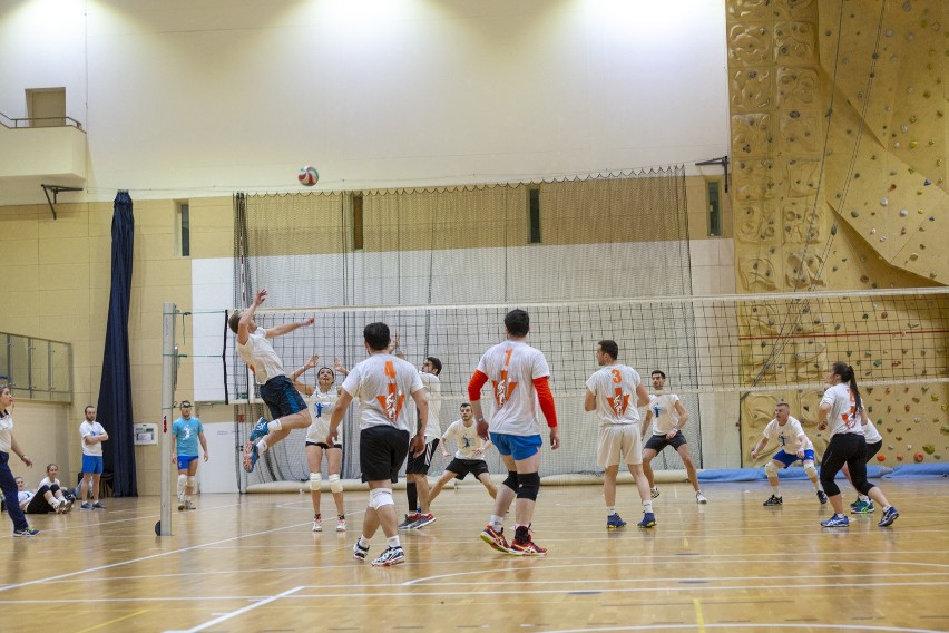 Dużo emocji i zabawy w turnieju HPlay Volleyball w Wieliczce [ZDJĘCIA]