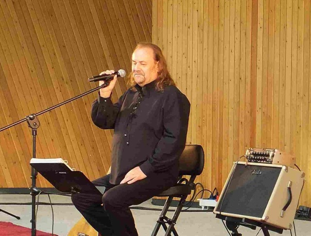 Do swojego koncertu Pejzaż z piosenką” Tomasz Kordeusz zaprosił gości, wykonawców piosenki poetyckiej
