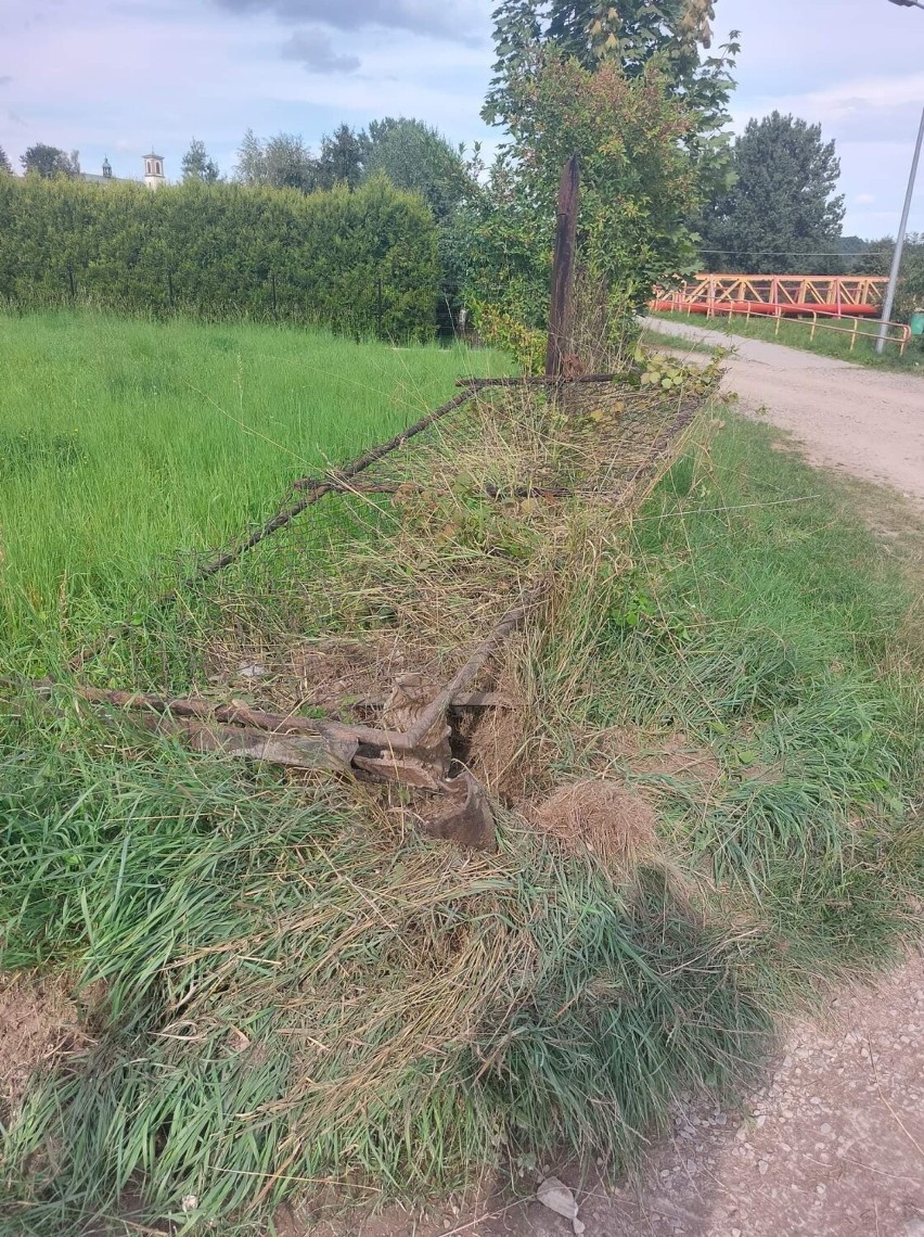 Gorliczanin ukradł ciężarówkę z placu budowy i ruszył nią w drogę. Zdemolował ogrodzenia i uciekał przed policją