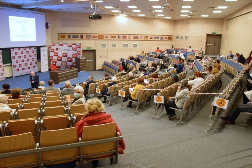 Uniwersytet III Wieku "Ponad Czasem" z Kielc rozpoczął rok akademicki. Naukę zaczęło aż 314 seniorów! [WIDEO, ZDJĘCIA]