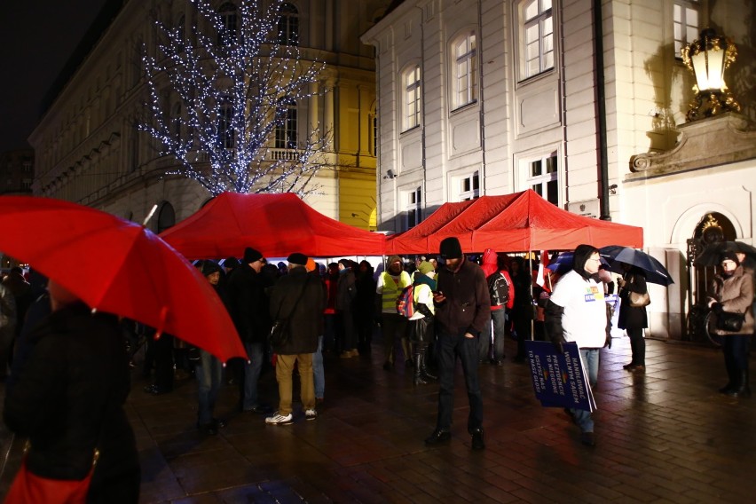 Tłumy warszawiaków bronią sądów. Zablokowane centrum