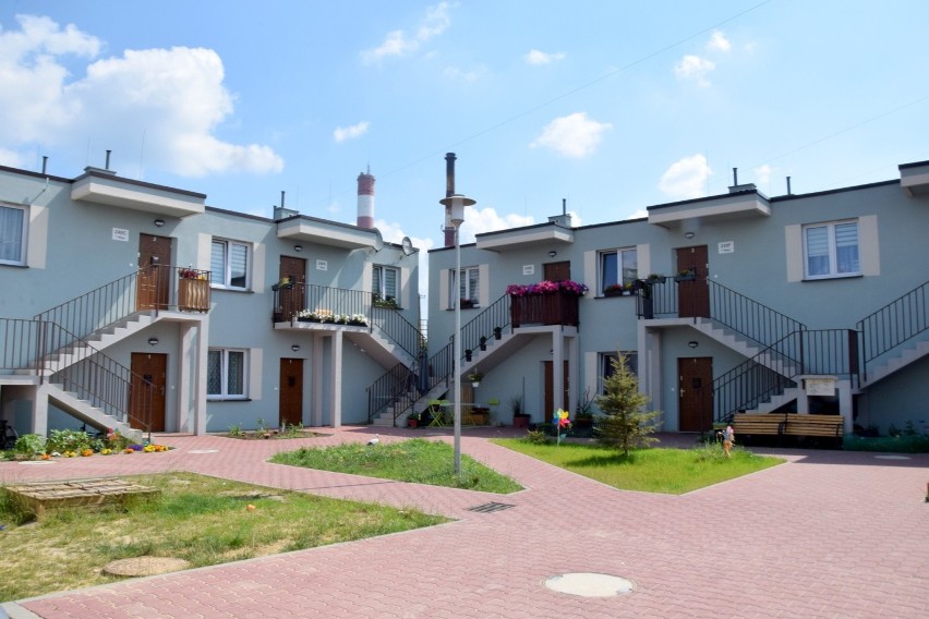 Kolorowe domki powstają w Kielcach. Niebawem zajmą je lokatorzy [WIDEO, ZDJĘCIA]