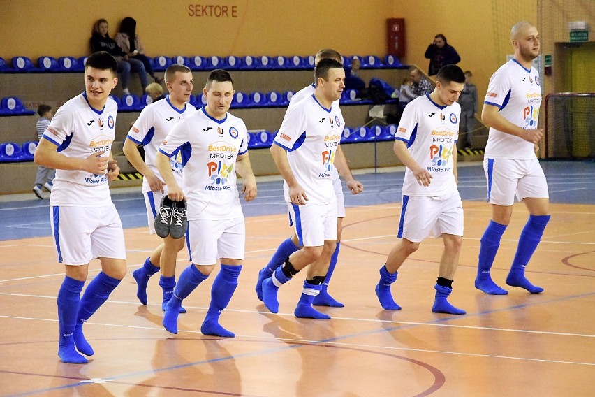II liga futsalu: W meczu o awans do I ligi BestDrive Futsal Piła pewnie pokonał Suprę Kwidzyn. Zobaczcie zdjęcia z tego meczu