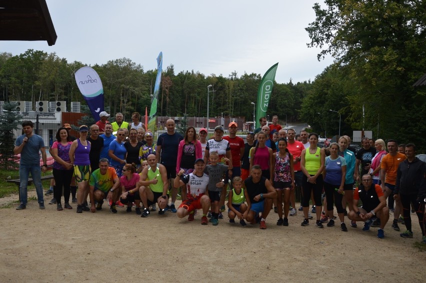 Ponad 50 biegaczy na starcie 307 parkrunu w Żarach. To w tę...