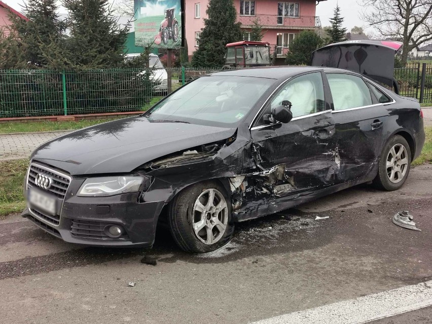 Wypadek w Orłach. Na drodze krajowej nr 77 zderzyły się cztery samochody [ZDJĘCIA]