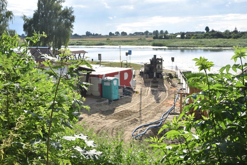 Malbork. Bulwar nad Nogatem zmienia się od roku. Internauci krytykują, że tempo prac jest tak wolne, jak nurt rzeki. Czy mają rację?