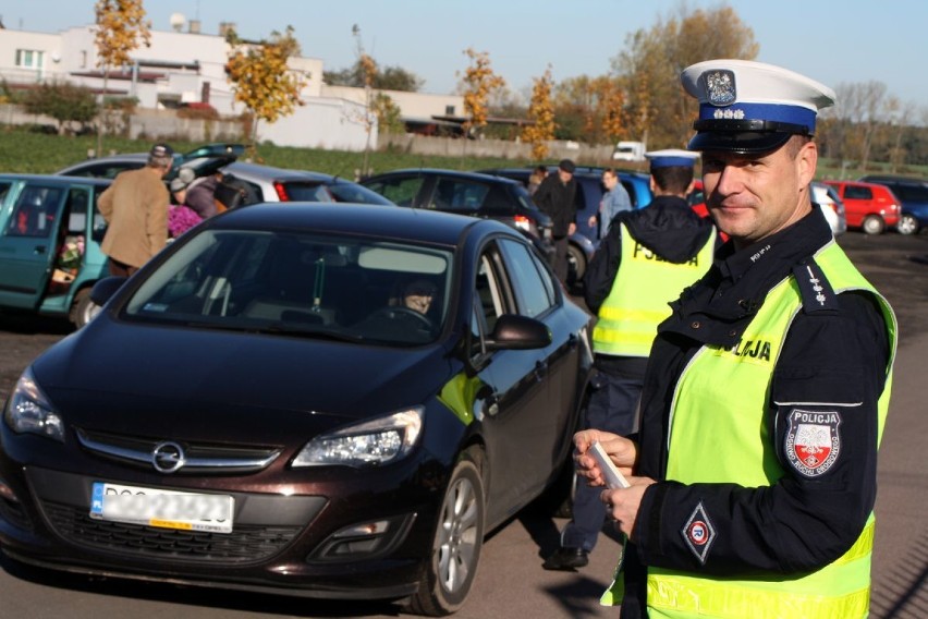 Akcja "Znicz": Policjanci przeprowadzili działania profilaktyczne w zakresie poprawy bezpieczeństwa w ruchu drogowym [ZDJĘCIA]