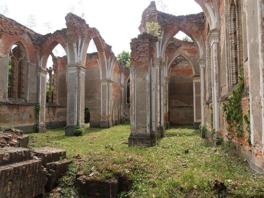 Ruiny kościoła Św. Antoniego w Jałówce