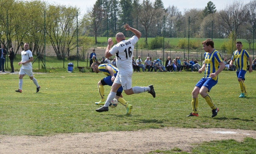 Huragan - Arka 0:3 (0:0). Piłkarski Serwis Powiatu Puckiego