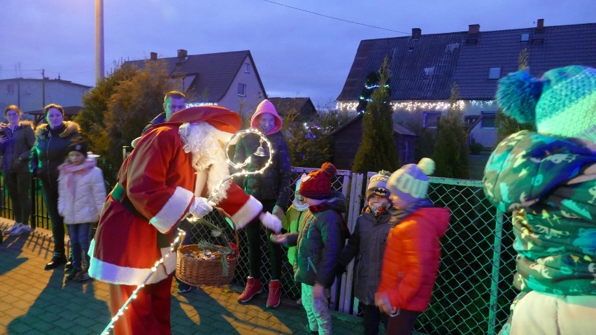 Święty Mikołaj przemierza gm. Pruszcz Gdański.  Mamy już pierwsze zdjęcia! Sprawdźcie jego dokładną trasę i godziny na dni 18-20.12.020