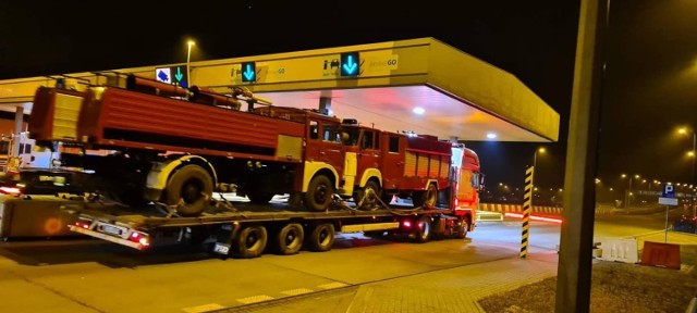 Samochody i sprzęt, które strażacy z powiatu grudziądzkiego przekazali dla swoich kolegów z Ukrainy