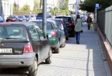 Ruchy miejskie chcą zakazać parkowania na chodnikach