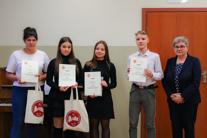 Krotoszyn: ZSP nr 1 uczy patriotyzmu poprzez uczestnictwo w Konkursie Wierszy i Pieśni o Tematyce Patriotycznej