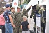 Malbork. Akcja "Zostań Żołnierzem Rzeczypospolitej" na placu Jagiellończyka. WKU zachęca do zapoznania się z ofertą wojska