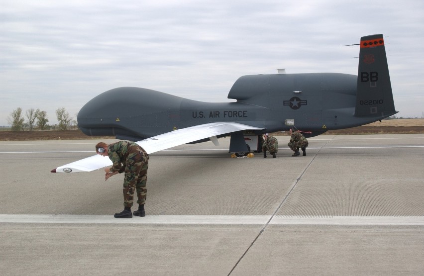 Bezzałogowy, dron rozpoznawczy RQ-4 Global Hawk US Air Force...
