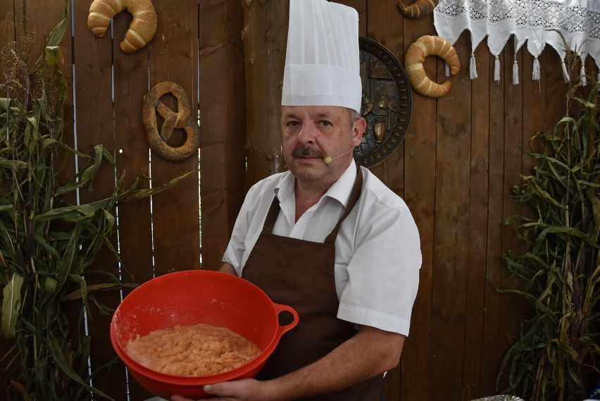 Ropa. Wielkie wspólne polsko-słowackie gotowanie w ramach Karpackich Bram. Na talerzach hałuszki, zupa dyniowa i inne przysmaki [ZDJĘCIA]